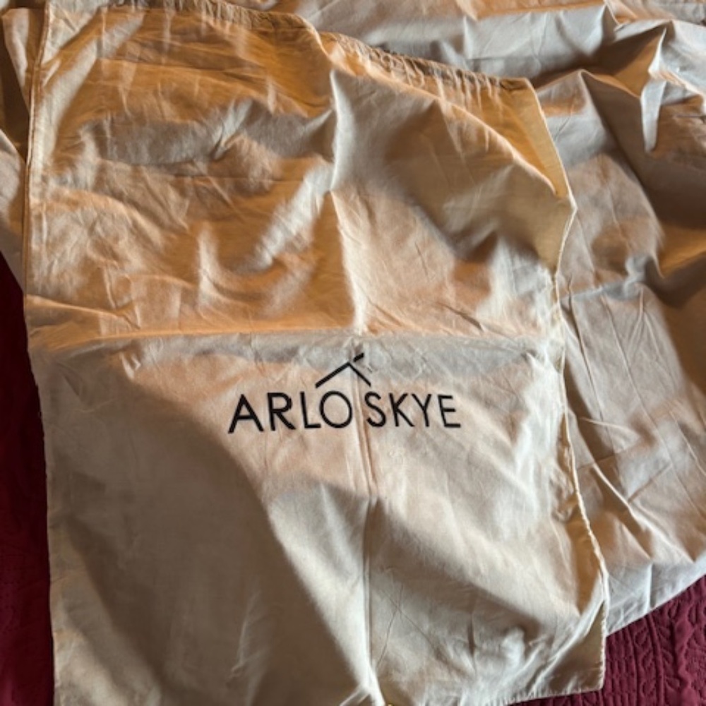 Medium cream color drawstring hamper bag NEW
